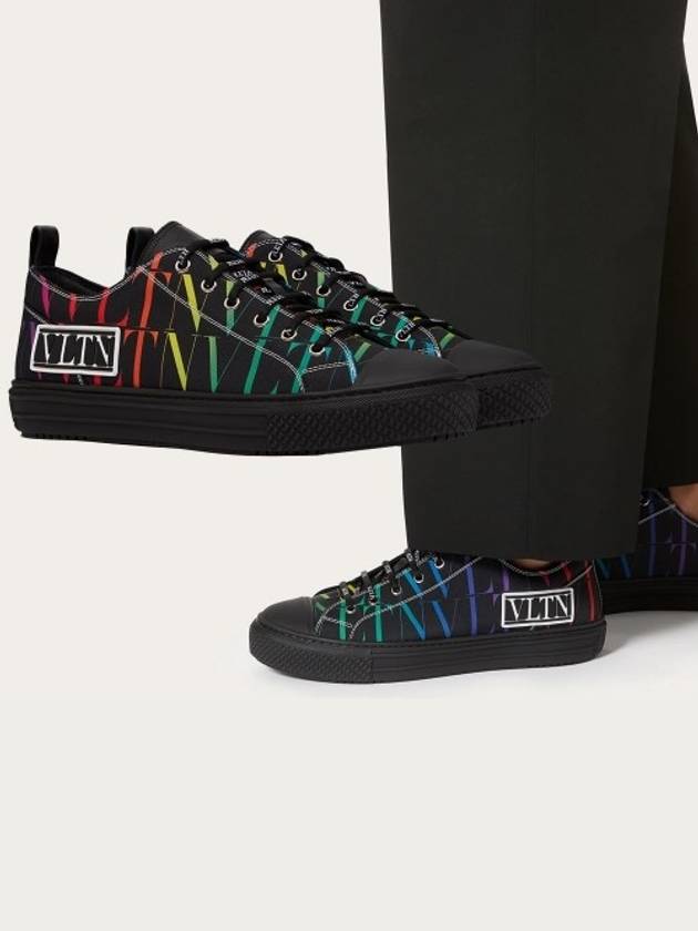 Men's VLTN Rainbow Logo Sneakers Black - VALENTINO - BALAAN.