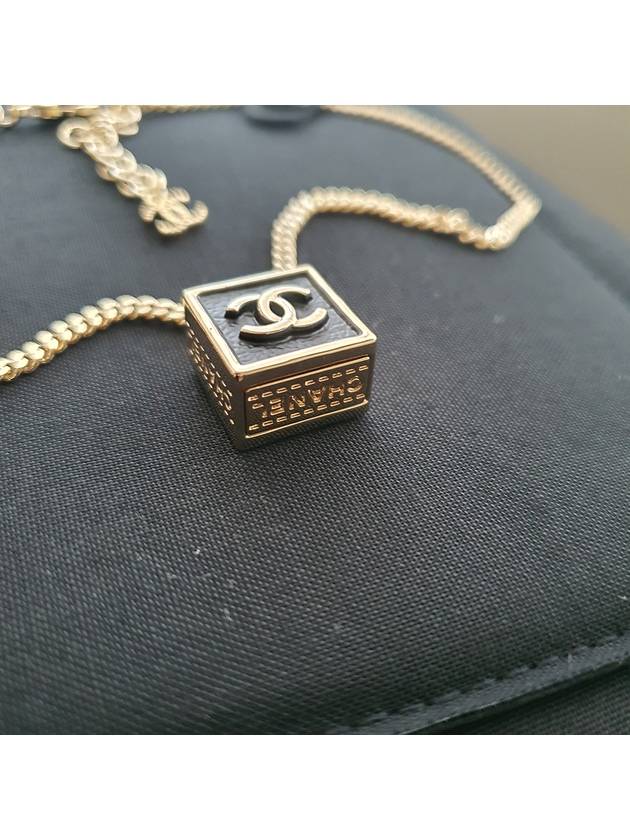 Square CC logo gold metal necklace - CHANEL - BALAAN 5