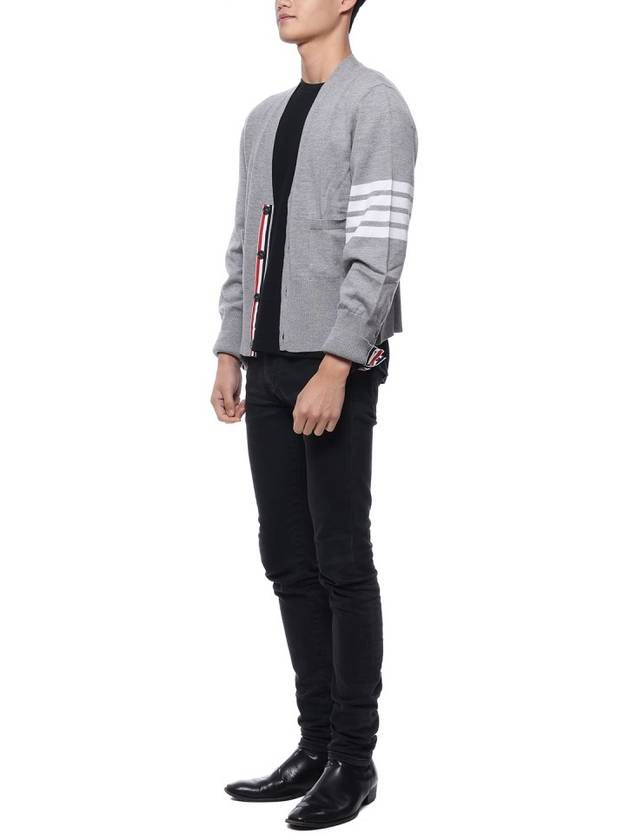 Men's 4 Bar Mr. Tom Icon Intarsia Bag Classic Merino Wool Cardigan Grey - THOM BROWNE - BALAAN 5