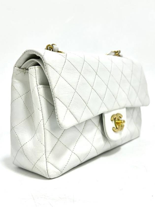 Lambskin classic medium shoulder bag - CHANEL - BALAAN 4