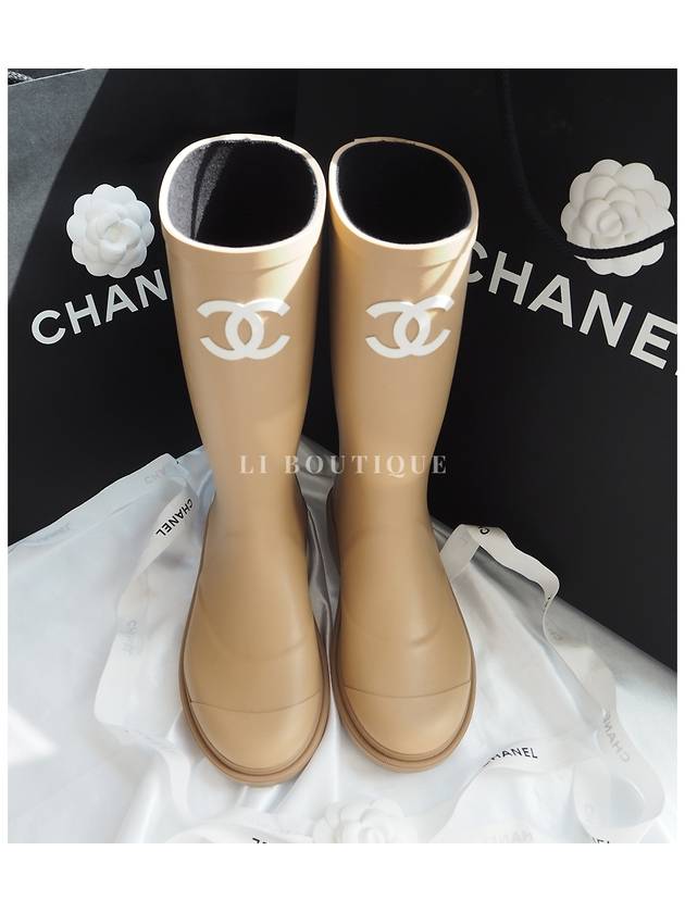 CC Logo Rubber Rain Boots Beige G39620 - CHANEL - BALAAN 2