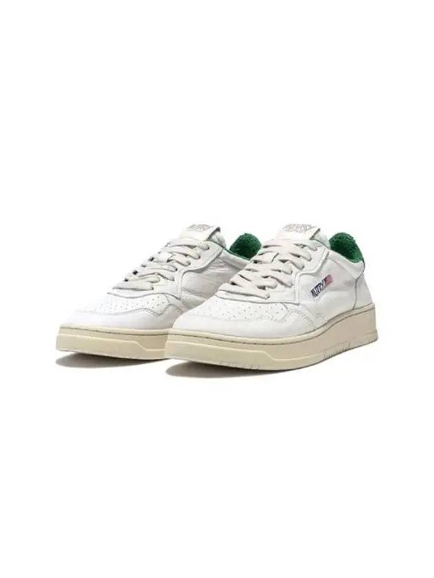 Women's Medalist Goat Green Tab Low Top Sneakers White - AUTRY - BALAAN 3