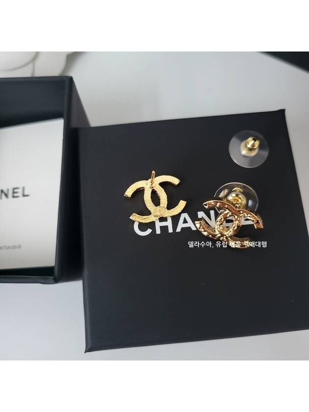 CC Logo Earrings Gold - CHANEL - BALAAN 6