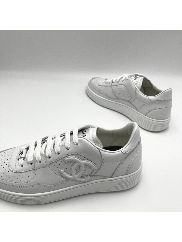 CC Logo Calfskin Low Top Sneakers White - CHANEL - BALAAN 7