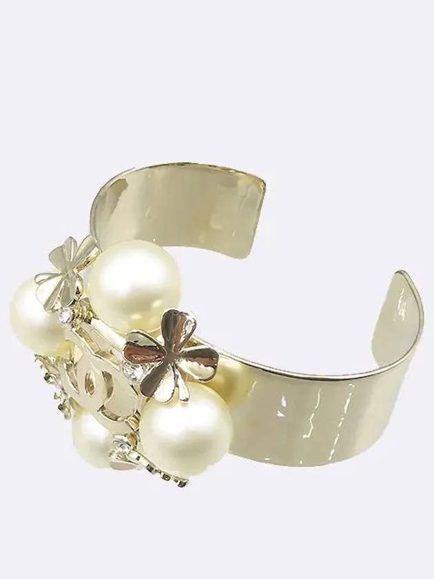 Gold Metal Plated Pearl Custom Four Leaf Clover COCO Logo Bangle Women s Bracelet M Size - CHANEL - BALAAN 3