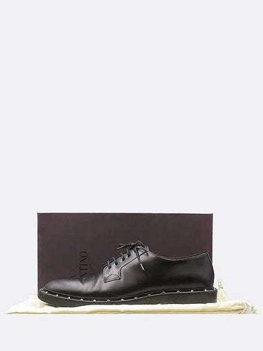 VY2S0C21 Rockstud decorated black men s derby shoes - VALENTINO - BALAAN 1