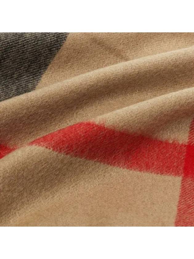 Vintage Check Cashmere Muffler - BURBERRY - BALAAN 4