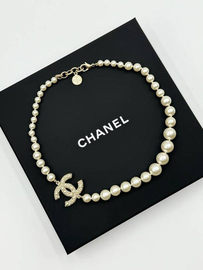 Necklace Metal Glass Pearls Resin & Gold Pearly White Crystal - CHANEL - BALAAN 2