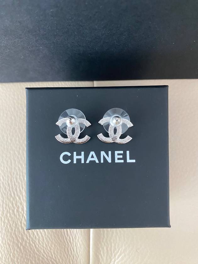 CC Logo EarringsHalf Black Cubic EarringsAB8981 - CHANEL - BALAAN 9