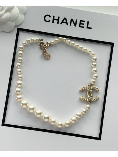 Necklace Metal Glass Pearls Resin & Gold Pearly White Crystal - CHANEL - BALAAN 2