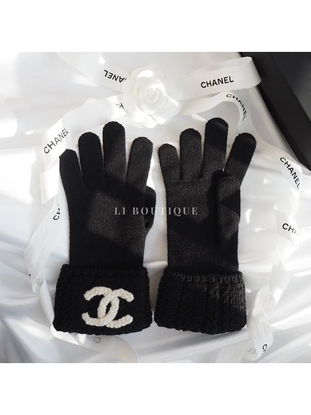 CC Logo Cashmere Knit Gloves Unisex Black AA9432 - CHANEL - BALAAN 1