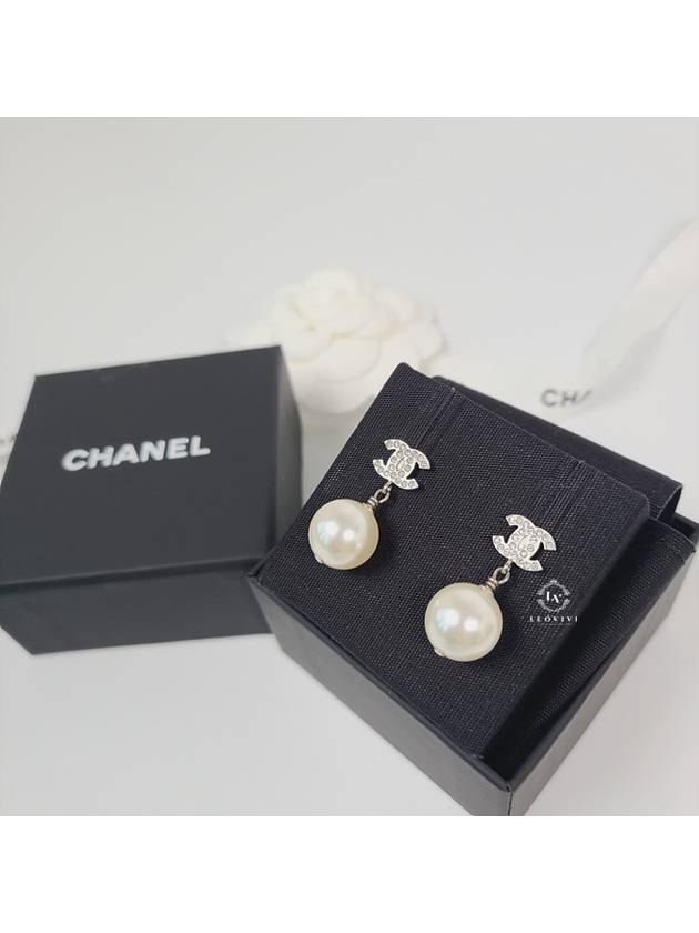 Metal Glass Strass Pearly White Earrings Silver - CHANEL - BALAAN 5