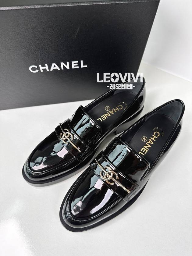 CC Logo Moccasin Patent Enamel Loafers Black - CHANEL - BALAAN 5