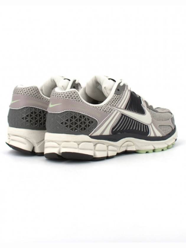 Zoom Vomero 5 Low Top Sneakers Cobblestone - NIKE - BALAAN 4