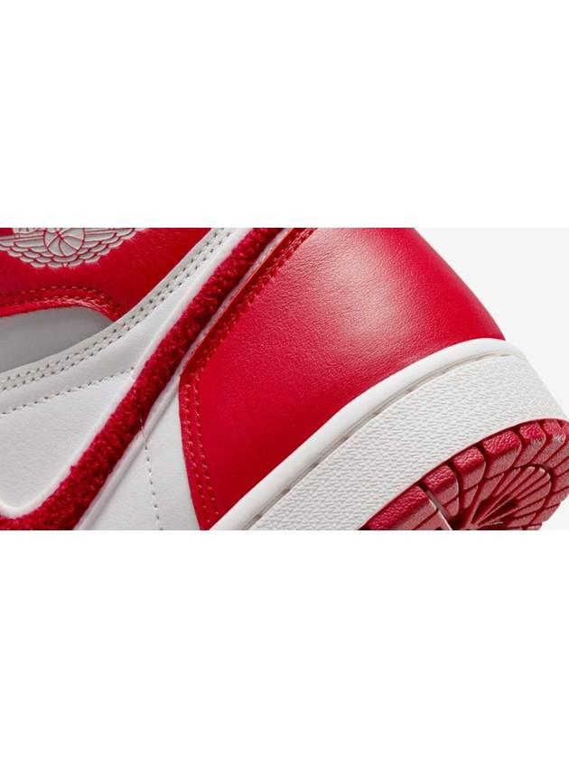 Women's Jordan 1 Retro High OG High Top Sneakers Varsity Red - NIKE - BALAAN.
