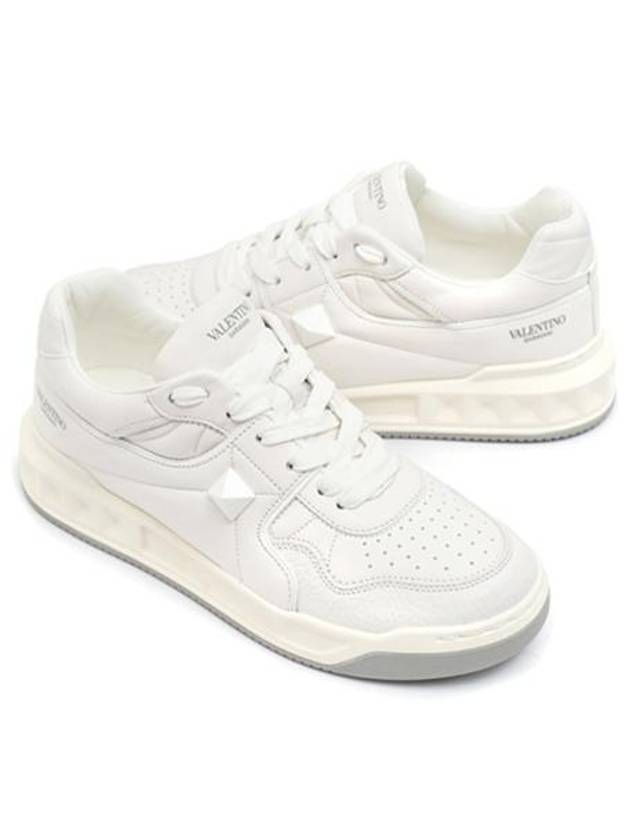 Stud Low Top Sneakers White - VALENTINO - BALAAN 3