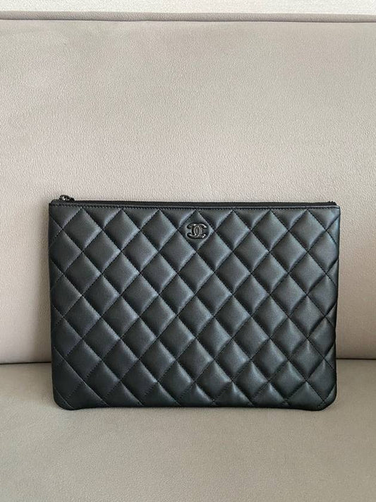 Classic Clutch Medium Lambskin Shiny Pearl Saw Black A82545 - CHANEL - BALAAN 2