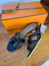 Oasis Calfskin Slipper Heels Noir Piqures Ecrues - HERMES - BALAAN.