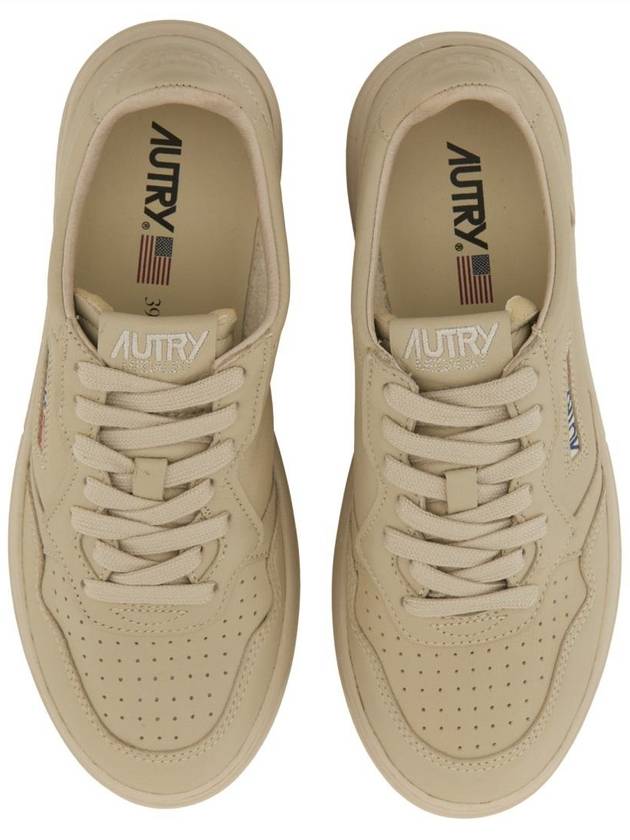 Autry "Medalist Low" Sneaker - AUTRY - BALAAN 2