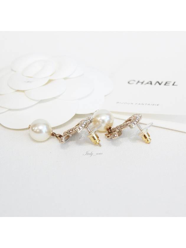 Crystal CC Pearl Drop Earrings A86506 Y00902 Z2953 - CHANEL - BALAAN 4