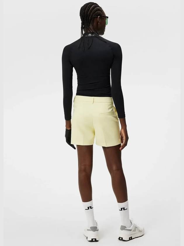 Gwen Shorts Yellow - J.LINDEBERG - BALAAN 5