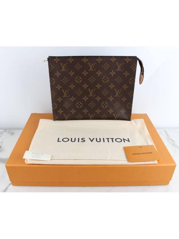 Toilet 26 - LOUIS VUITTON - BALAAN 2