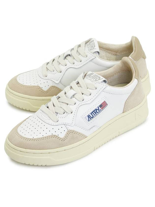 Women's Medalist Leather Low Top Sneakers White Beige - AUTRY - BALAAN 2