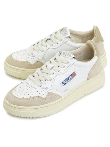 Women's Medalist Leather Low Top Sneakers White Beige - AUTRY - BALAAN 1