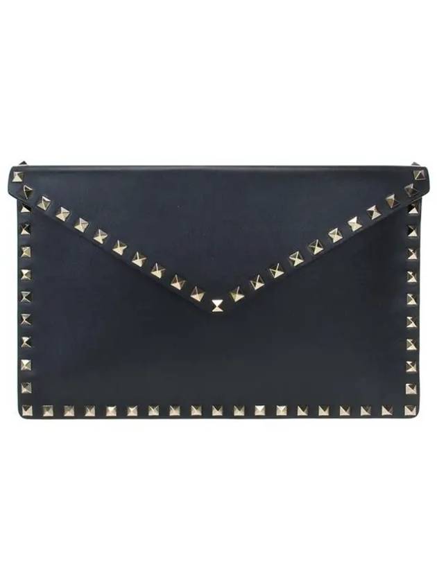 Envelope Rockstud Clutch Bag Black - VALENTINO - BALAAN.