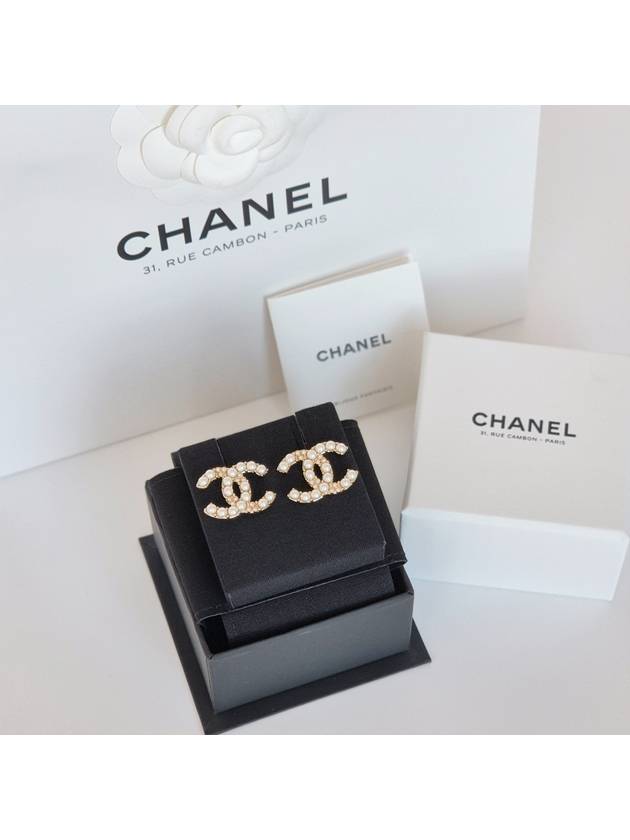 CC Logo Pearl Stud Earrings Gold - CHANEL - BALAAN 3