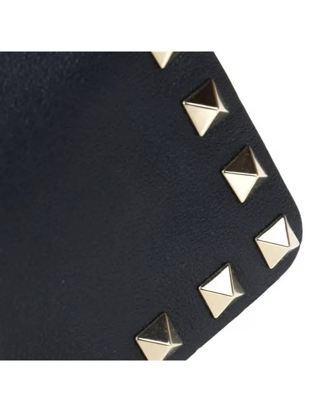 Rockstud Zipper Clutch Bag Black - VALENTINO - BALAAN.