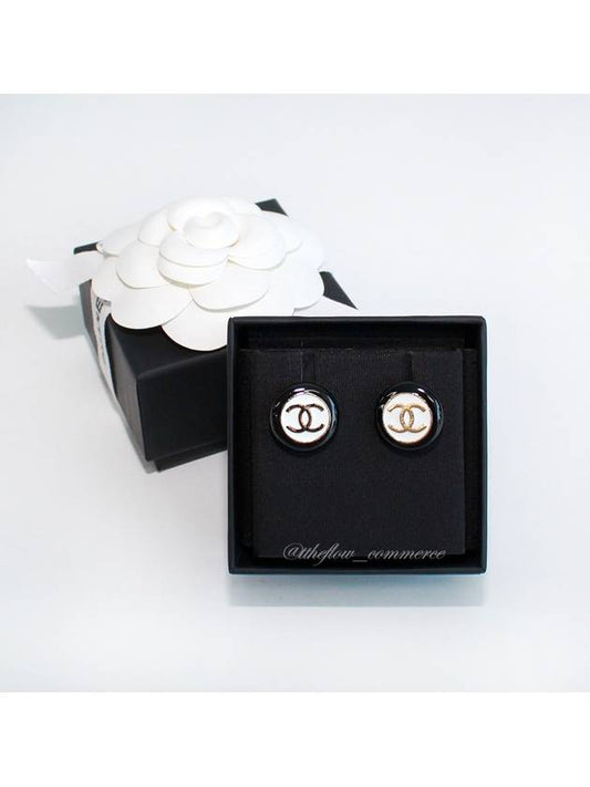 CC logo two tone round black white earrings ABC997 B16125 NW385 - CHANEL - BALAAN 1