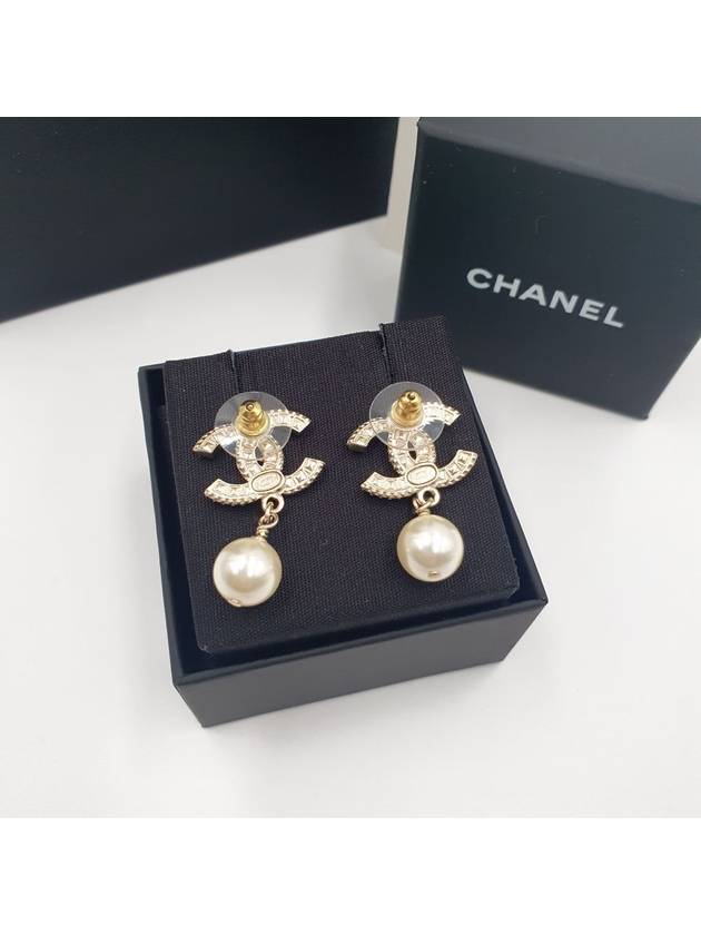 CC Metal Logo Pearl Earrings Gold - CHANEL - BALAAN 6