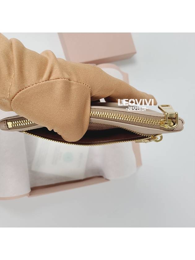 Cameo Envelope Leather Clutch Bag Beige - MIU MIU - BALAAN 8