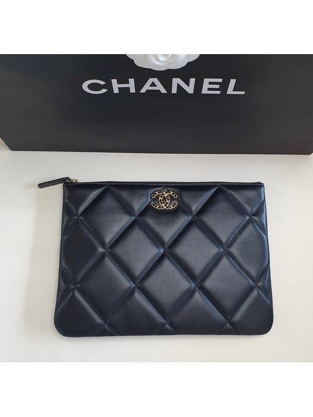 19 Clutch Medium Black Clutch Bag 19 Clutch Goat Skin AP0951 - CHANEL - BALAAN 1