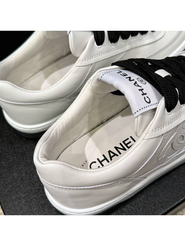 Women's Sneakers Calfskin Leather White CC Logo - CHANEL - BALAAN 5