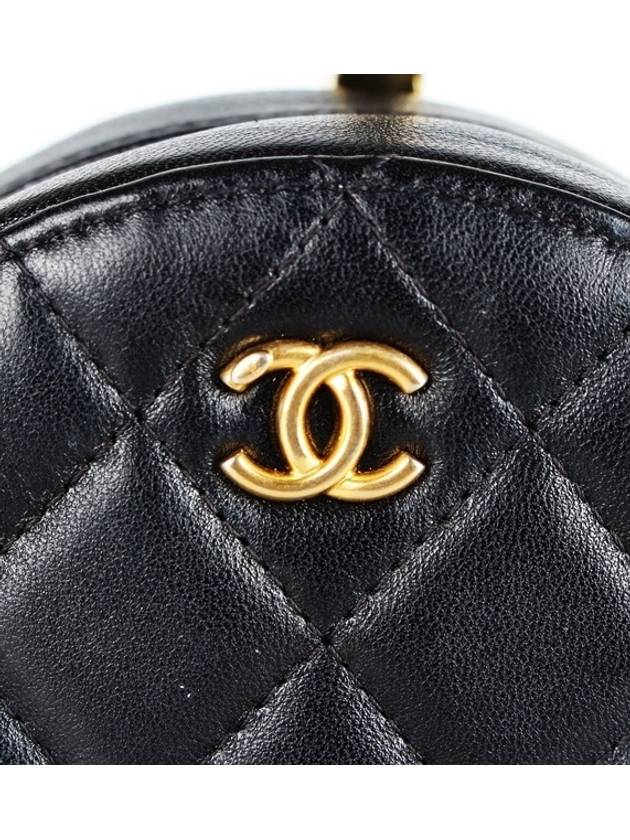 Round black caviar tambourine bag - CHANEL - BALAAN 5