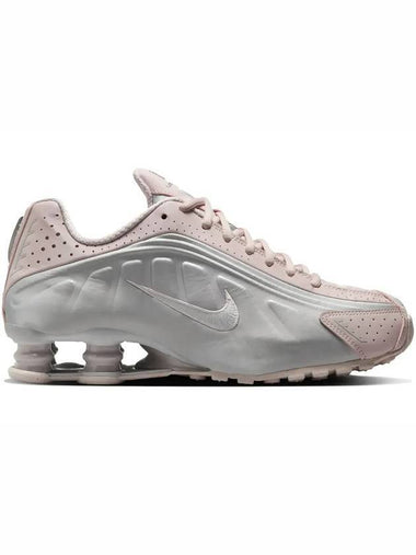 Shox R4 Low Top Sneakers Barely Rose - NIKE - BALAAN 1