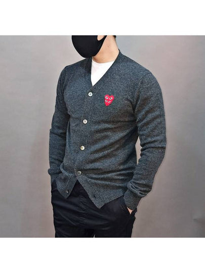 Double Heart Wappen V-Neck Cardigan Grey - COMME DES GARCONS PLAY - BALAAN 2