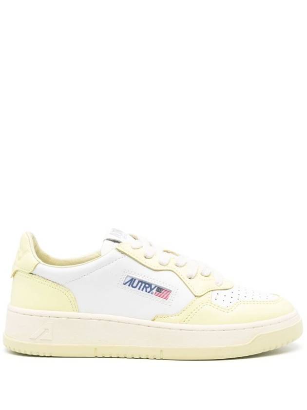 Women's Medalist Bi-Color Low-Top Sneakers Yellow - AUTRY - BALAAN 3