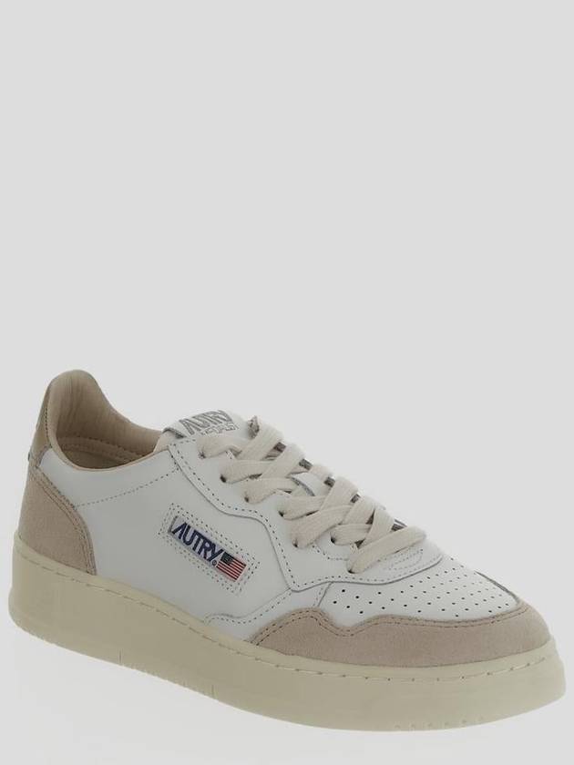 Women's Medalist Leather Low Top Sneakers White Beige - AUTRY - BALAAN 3