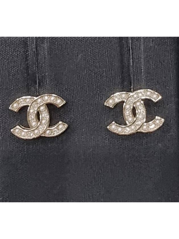 Women's CC Logo Pearl Crystal Stud Earrings Gold - CHANEL - BALAAN 4