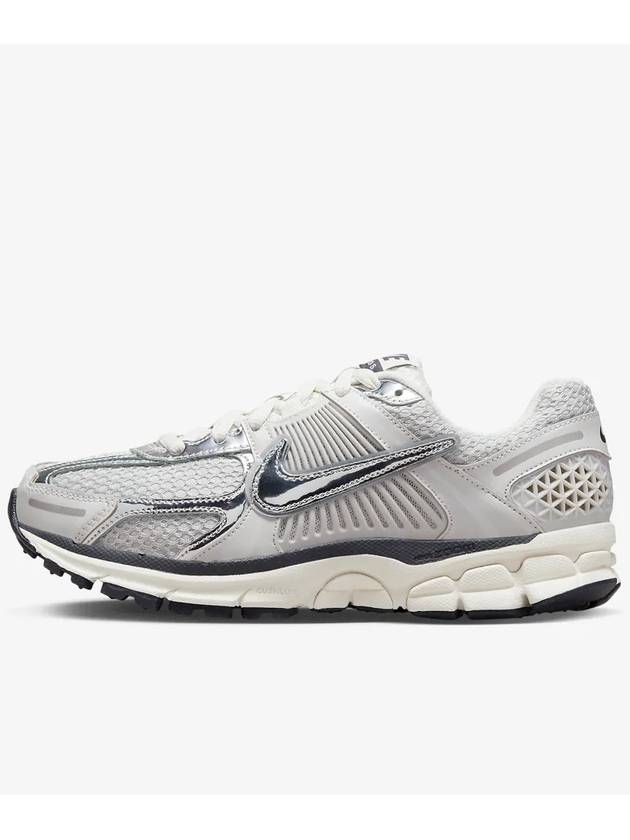 Zoom Vomero 5 Sneakers Photon Dust and Metallic Silver - NIKE - BALAAN 2