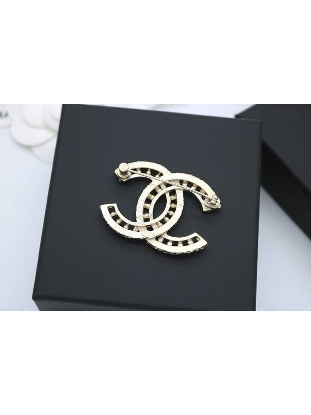 CC logo crystal brooch - CHANEL - BALAAN 3