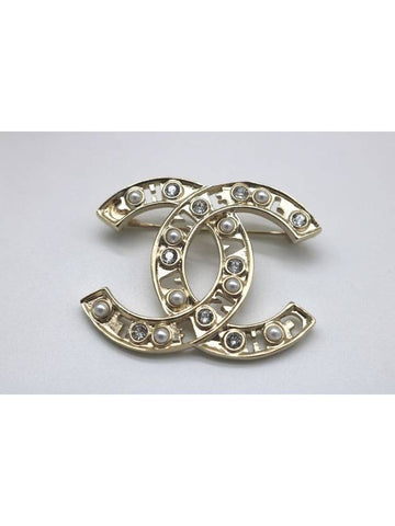 Logo Pearl CC Brooch Pin - CHANEL - BALAAN 1