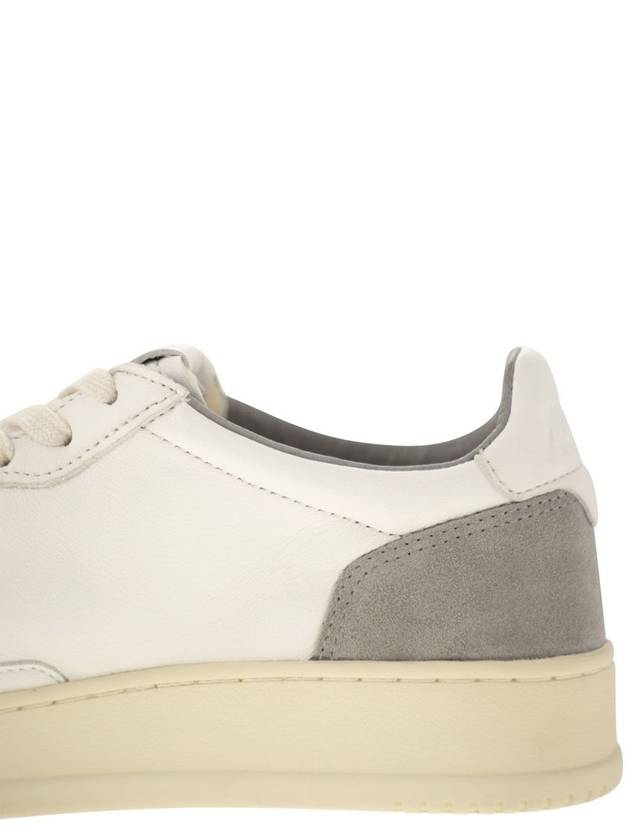 MEDALIST LOW - Sneakers in goatskin and suede - AUTRY - BALAAN 7