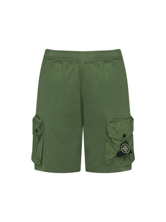 Men's Waffen Patch Bermuda Cargo Shorts Green - STONE ISLAND - BALAAN.