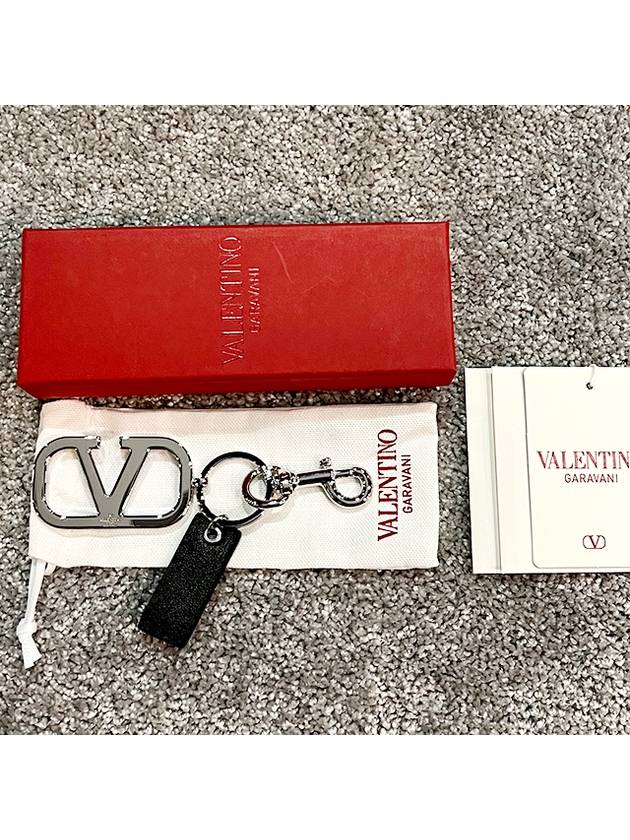 V Logo Signature Key Holder Black - VALENTINO - BALAAN 5