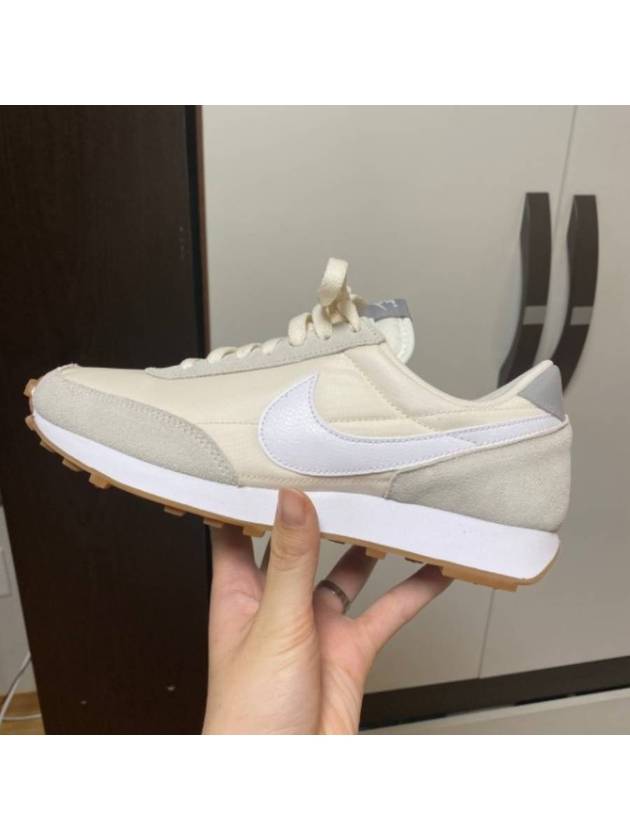 Daybreak Low Top Sneakers Ivory - NIKE - BALAAN 3