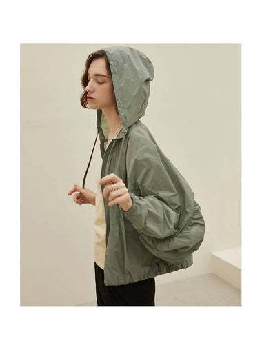 wind shirring zip-up hooded top green - ARIFF - BALAAN 1